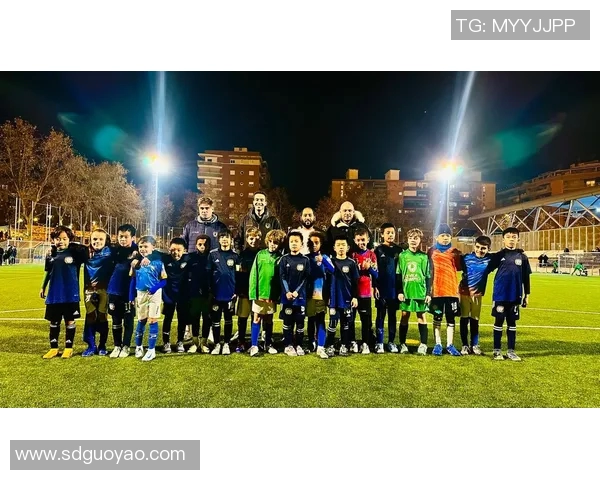 足球明星回忆昔日球队岁月与辉煌成就的感人故事 足球明星回忆昔日球队岁月与辉煌成就的感人故事