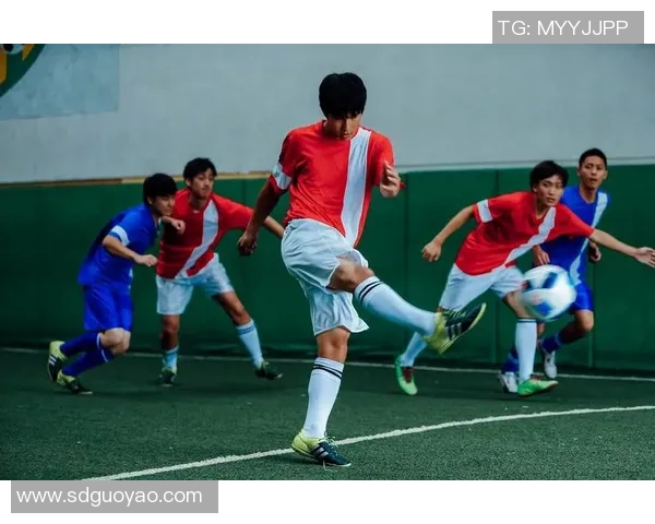 足球明星的夸张画作展现了他们在绿茵场上的传奇风采与个性魅力 足球明星的夸张画作展现了他们在绿茵场上的传奇风采与个性魅力