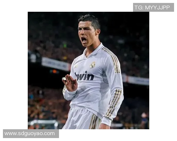 足球明星的魅力与影响力如何吸引全球球迷的关注与热爱 足球明星的魅力与影响力如何吸引全球球迷的关注与热爱