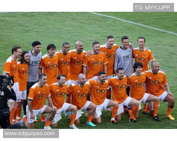 全球足球巨星齐聚一堂共同踢球展现无与伦比的技艺与激情